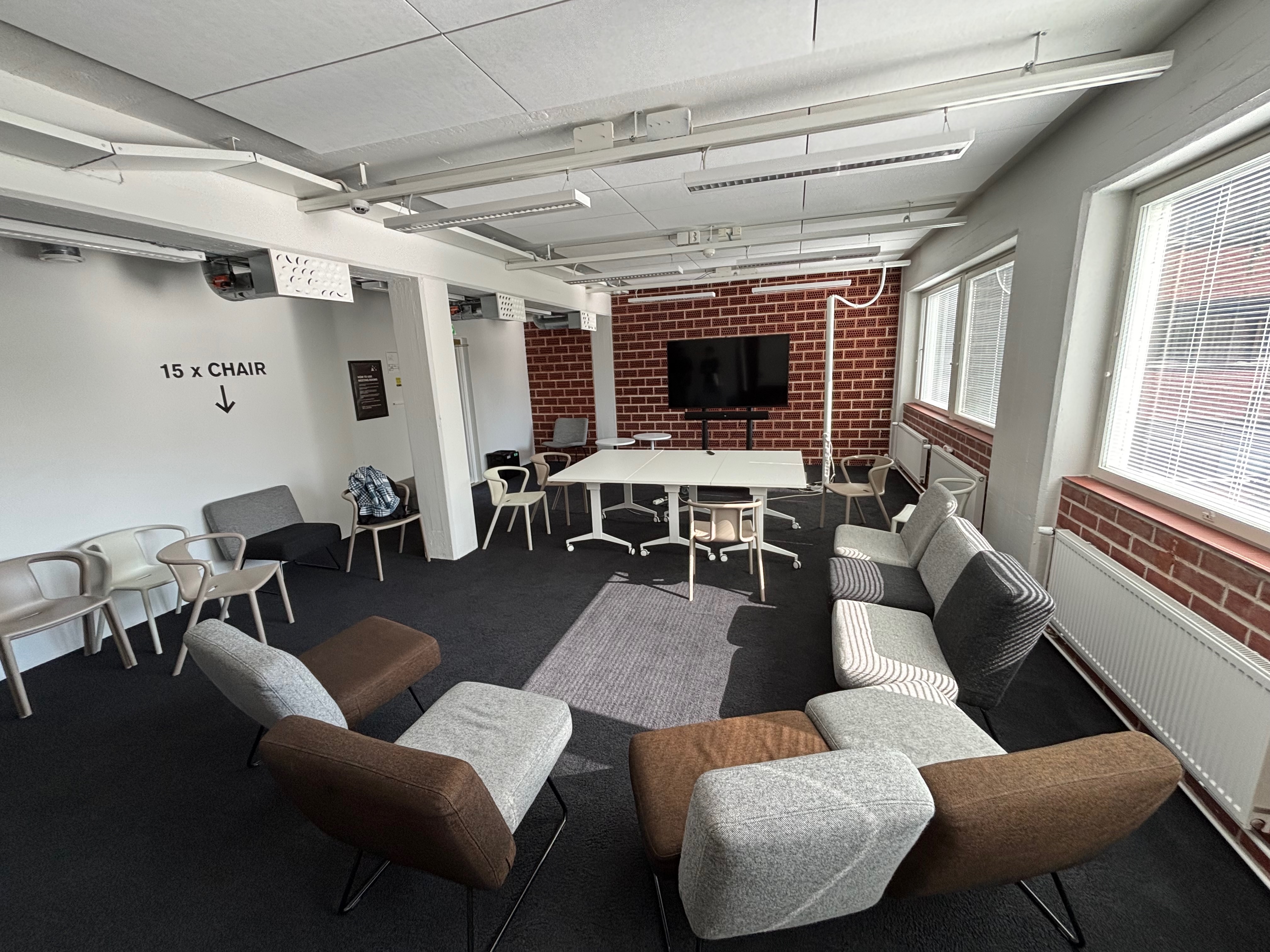 Medium-size meeting room