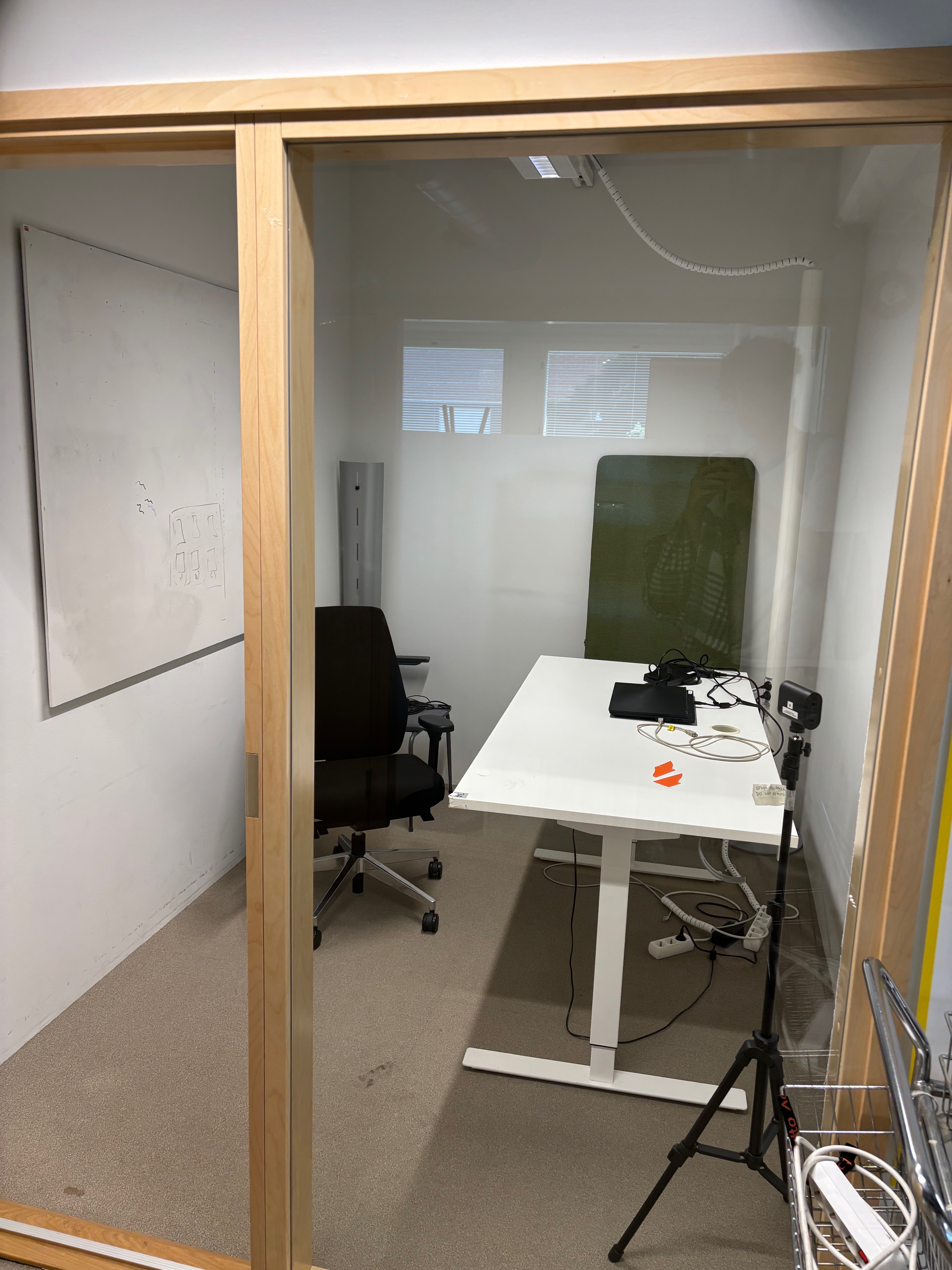 Small PC room — documented phone-recording room